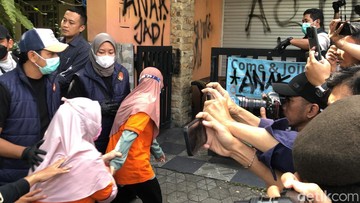 13 Tersangka Kasus Kekerasan Anak Daycare Little Aresha Jalani Rekonstruksi