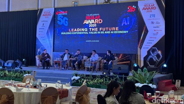 Diskusi panel terkait pemanfaatan teknologi 5G dan AI di acara Selular Award 2026.
