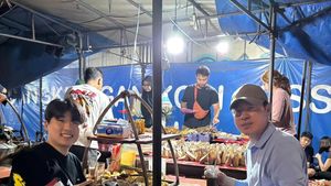 Melokal! Pelatih Persija Shin Tae-yon Cicip Gudeg hingga Kopi Joss