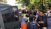 Emosional Ortu Saksikan Tersangka Daycare Little Aresha Jalani Rekonstruksi