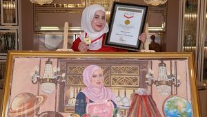 Lukisan Cokelat Buatan Tasyi Athasyia Diganjar Piagam MURI