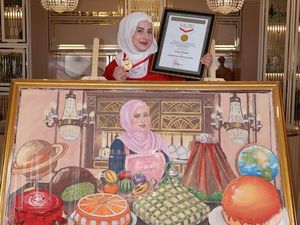 Lukisan Cokelat Buatan Tasyi Athasyia Diganjar Piagam MURI