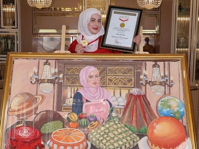 Lukisan Cokelat Buatan Tasyi Athasyia Diganjar Piagam MURI