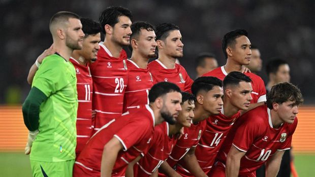 Timnas Indonesia berfoto bersama sebelum melawan Timnas Mozambik dalam laga FIFA Matchday di Stadion Utama Gelora Bung Karno (SUGBK), Senayan, Jakarta, Selasa (9/6/2026). ANTARA FOTO/M Risyal Hidayat/sgd/nym.