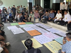 Ramai-ramai Pegawai Notaris Protes Layanan Lelet BPN Sleman