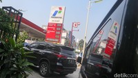 Komut Pertamina Minta Direksi Turunkan Harga BBM Nonsubsidi