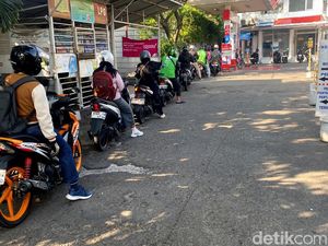 Keluh Kesah Warga Bandung Usai Harga BBM Naik