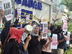 Massa Demo Kantor BGN di Jakpus, Minta Audit MBG