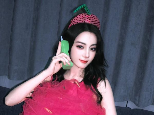 9 Potret Menggemaskan Dilraba Dilmurat Pakai Kostum Cupcake