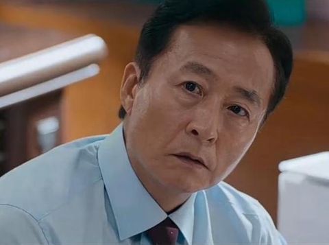 Drama Korea Teach You a Lesson (2026) Kim Jong-soo sebagai Hwang Gi-tae dalam drama Korea Teach You a Lesson (2026).