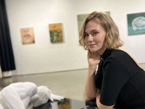 Influencer Seni Ditemukan Tewas di Hotel Setelah Jalani Operasi Plastik