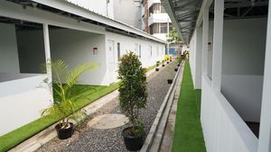 Foto: Rumah buat Warga Bantaran Rel di Senen, Isinya Ruangan Blong