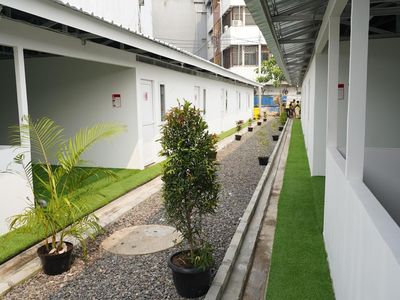 Foto: Rumah buat Warga Bantaran Rel di Senen, Isinya Ruangan Blong