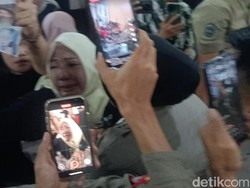 Ibu Terdakwa Pembunuhan Mahasiswi Unram Histeris-Kutuk Jaksa