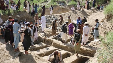 Kuburan Massal Digali, Korban Serangan Udara di Afghanistan Dimakamkan