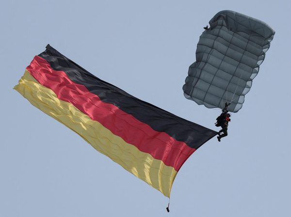 Langit Berlin Jadi Panggung Aksi, Prajurit Jerman Terjun Bebas di ILA 2026