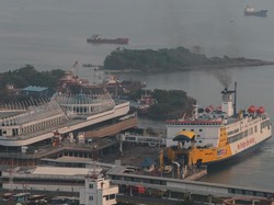Penyeberangan Merak-Bakauheni Normal, Kapal Dibatasi 3 Km dari Anak Krakatau