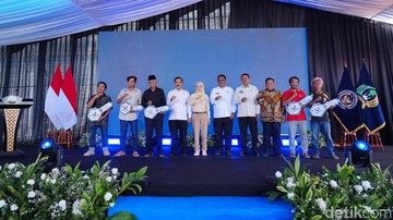 Menteri Imipas Serahkan Bansos Bedah Rumah, 24 Unit Sudah Dibangun