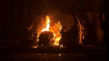 Rusuh di Irlandia Utara Buntut Penikaman Brutal, Bangunan-Mobil Dibakar