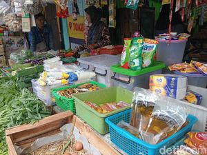 Harga Minyak Goreng-Bawang Naik di Pasar Palembang