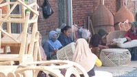 Dolar Menggila, Pengusaha Furnitur di Cirebon Terjepit