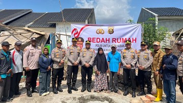 Sambut Hari Bhayangkara, Polda Sumsel Bedah Rumah Warga di Banyuasin