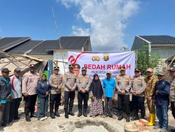 Sambut Hari Bhayangkara, Polda Sumsel Bedah Rumah Warga di Banyuasin