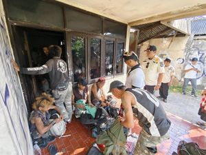 Raup Rp 600 Ribu Sehari, Anak Punk di Rumah Kosong Kuta Sering Pesta Miras