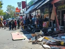 Sejumlah Lapak PKL di Jalan Sunu Makassar Dibongkar, Lalin Ditutup Sementara