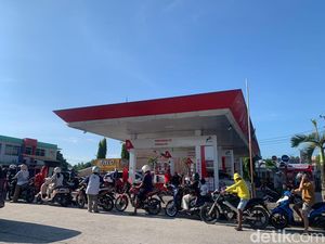 Harga Pertamax Naik, Ojol di Pangkalan Bun Menjerit-Antrean Pertalite Mengular