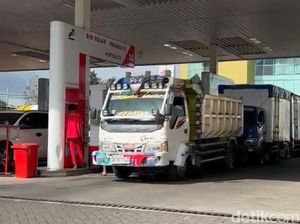 Solar Langka, Antrean Truk Mengular di SPBU Jalan Urip Sumoharjo Makassar