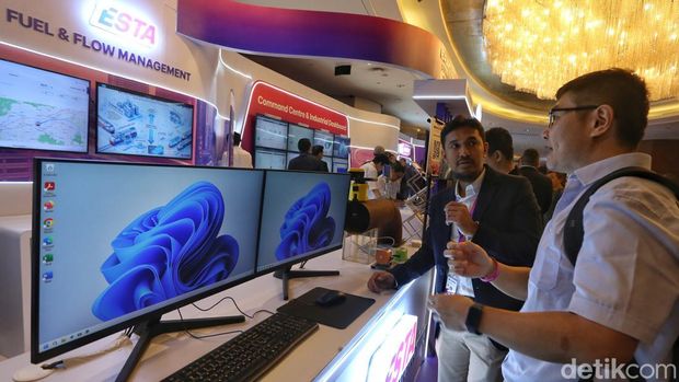 Para visitor memadati booth pameran, obrolan dan talkshow pada arena  XLSmart Bravo 500 Summit di Jakarta, Kamis (11/2/6/2026). Ini adalah forum tahunan jenis kedua nan mempertemukan industri, pemerintah, akademisi dan mitra teknologi di Indonesia.'Solusi untuk Korporasi, Solusi untuk Negeri' jadi tema nan dipilih dalam aktivitas B2B nan digelar di Jakarta, Kamis (11/6/2026). Event ini mengundang 2.000 partisipan untuk membahas pemanfaatan AI, data, konektivitas dan teknologi digital.