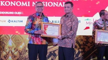 Ahmad Luthfi Dinobatkan Sebagai Tokoh Penggerak UMKM dan Ekonomi Kreatif