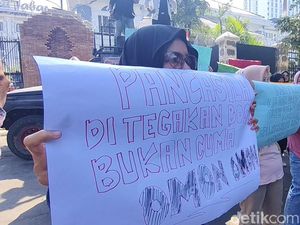 Kericuhan SPMB Jabar 2026: Ibu-ibu Protes Sistem PCMB di DPRD