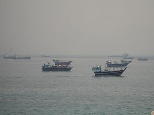 Perdamaian AS-Iran Akhiri Blokade Selat Hormuz, Trump: Biarkan Minyak Mengalir