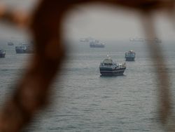 Lagi-lagi Selat Hormuz Ditutup Iran