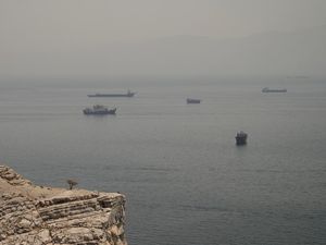 Sinyal Pembukaan Selat Hormuz hingga Harga Minyak Dunia Turun