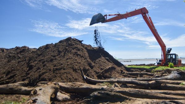 Kejar Ancaman Banjir, Muara Batang Kuranji Dikeruk Besar-Besaran
