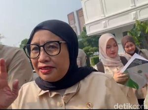 Video Koalisi: Masyarakat Peduli MBG Demo di DPR, Tuntut Nanik S Deyang Mundur