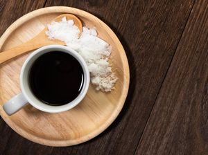 Viral Campur Garam ke Kopi, Ternyata Ada Sains di Baliknya
