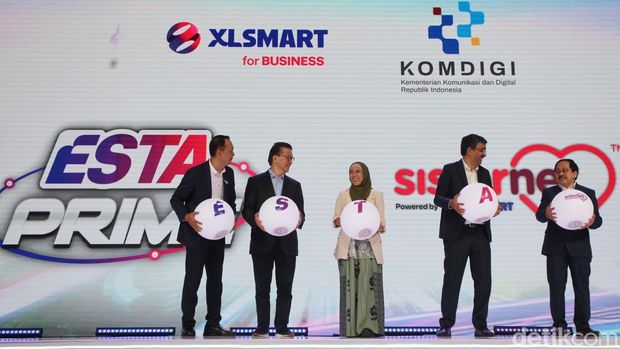 Menteri Komunikasi dan Digital (Menkomdigi) Meutya Hafid dan Menteri Kesehatan (Menkes) Budi Gunadi Sadikin membuka XLSmart Bravo 500 Summit di Jakarta, Kamis (11/6/2026). Hadir pula sejumlah dewan dan komisaris XLSmart.