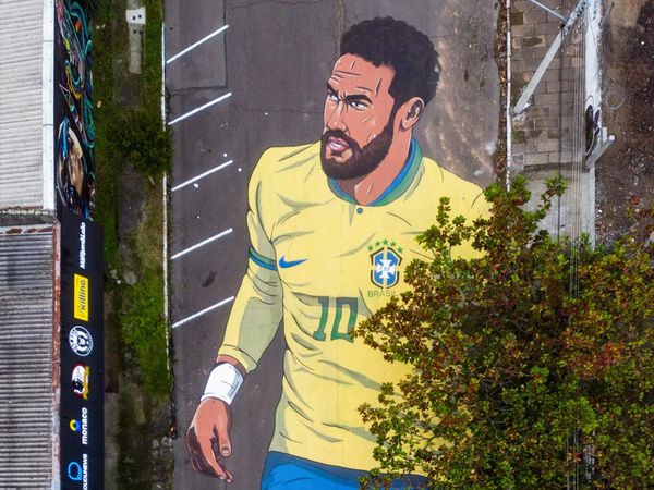 Mural Raksasa Neymar Semarakkan Demam Piala Dunia