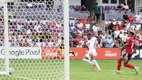 Senyum Madueke Usai Buang Peluang Emas Inggris