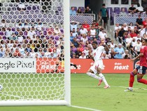 Senyum Madueke Usai Buang Peluang Emas Inggris
