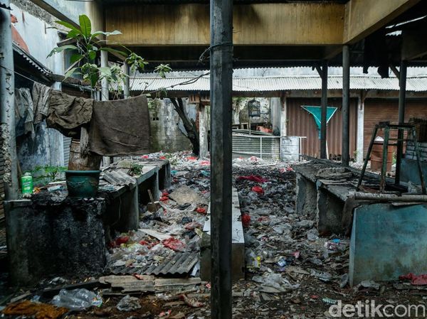 Pasar Pedurenan Baru Kian Sepi, Kios Kosong Berubah Jadi Tempat Sampah