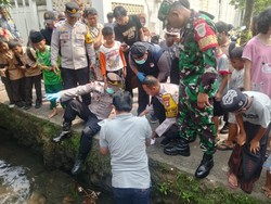 Temuan Diduga Janin Bayi Mengambang di Kali Bikin Geger Warga Depok