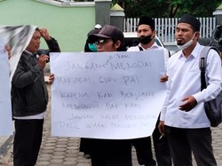 Dana Sertifikasi 6 Bulan Tak Cair, Guru PAI Demo di Kemenag Lombok Tengah