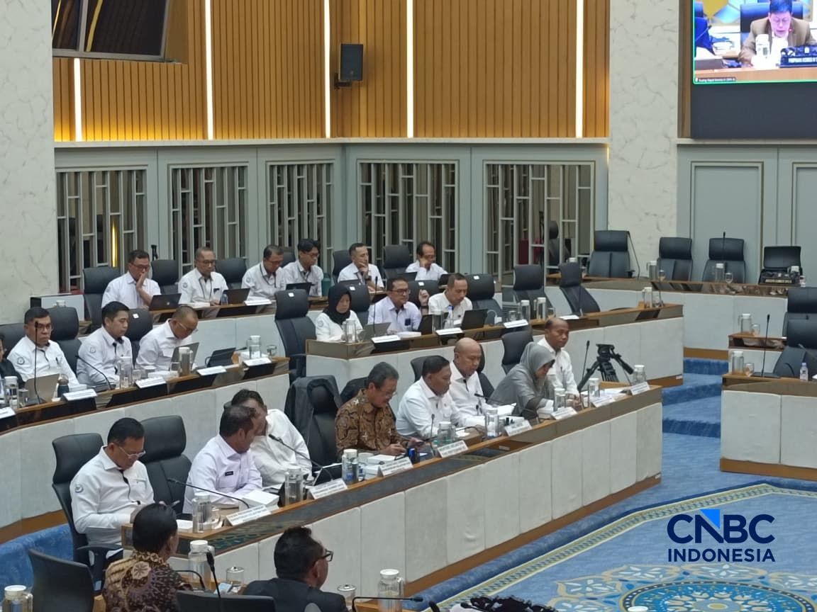 Rapat Kerja Komisi IV DPR RI berbareng Menteri Kelautan dan Perikanan (MenKP) Sakti Wahyu Trenggono di kompleks parlemen, Jakarta, Kamis (11/6/2026). (CNBC Indonesia/Martyasari Rizky)