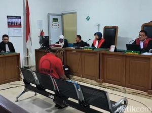 Romli Divonis 14 Tahun Penjara, Lolos dari Dakwaan Pembunuhan