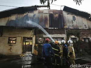 Gudang Rongsok di Bandarharjo Semarang Ludes Terbakar